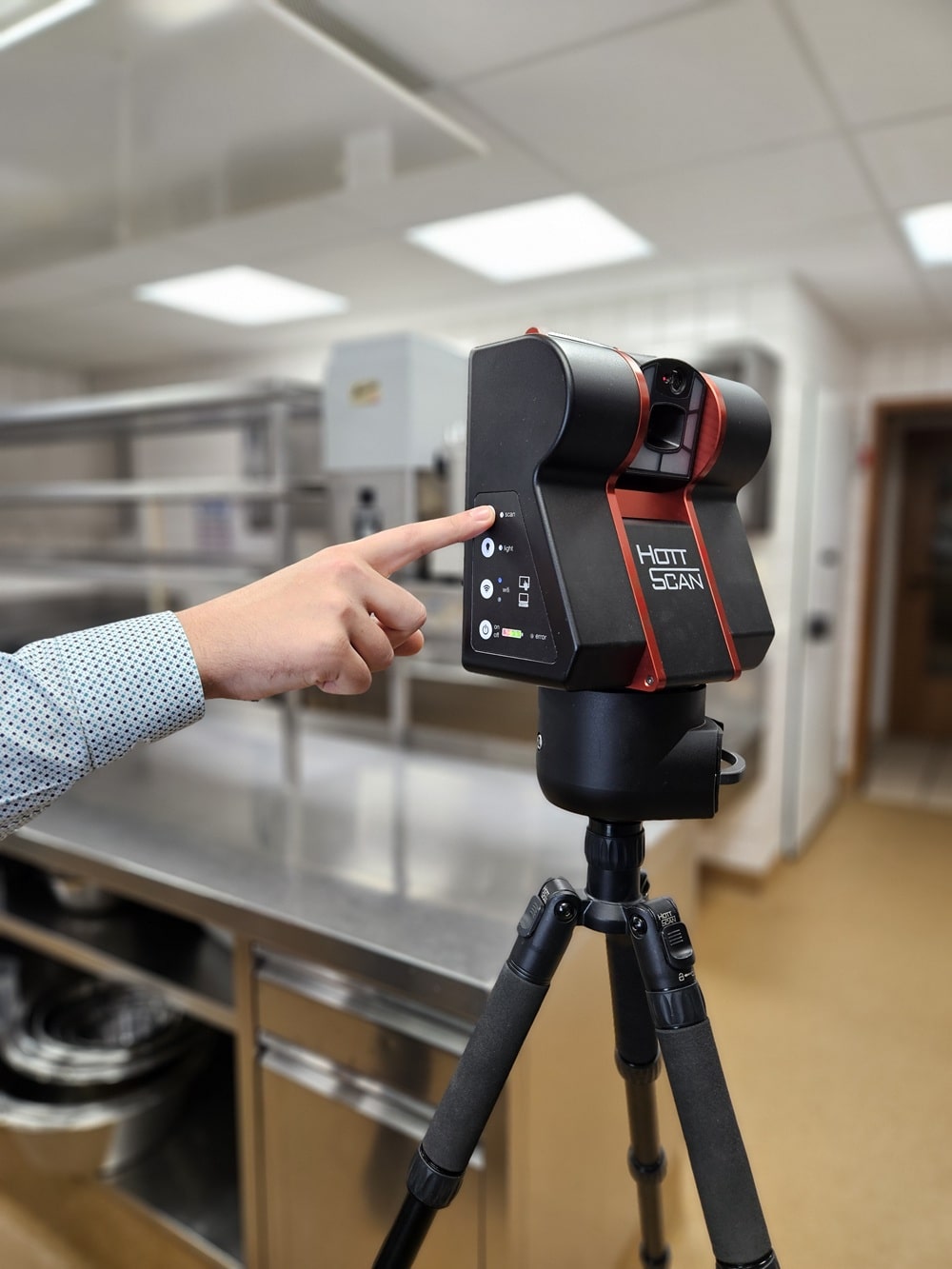 HottScan Roomscanner button start in kitchen